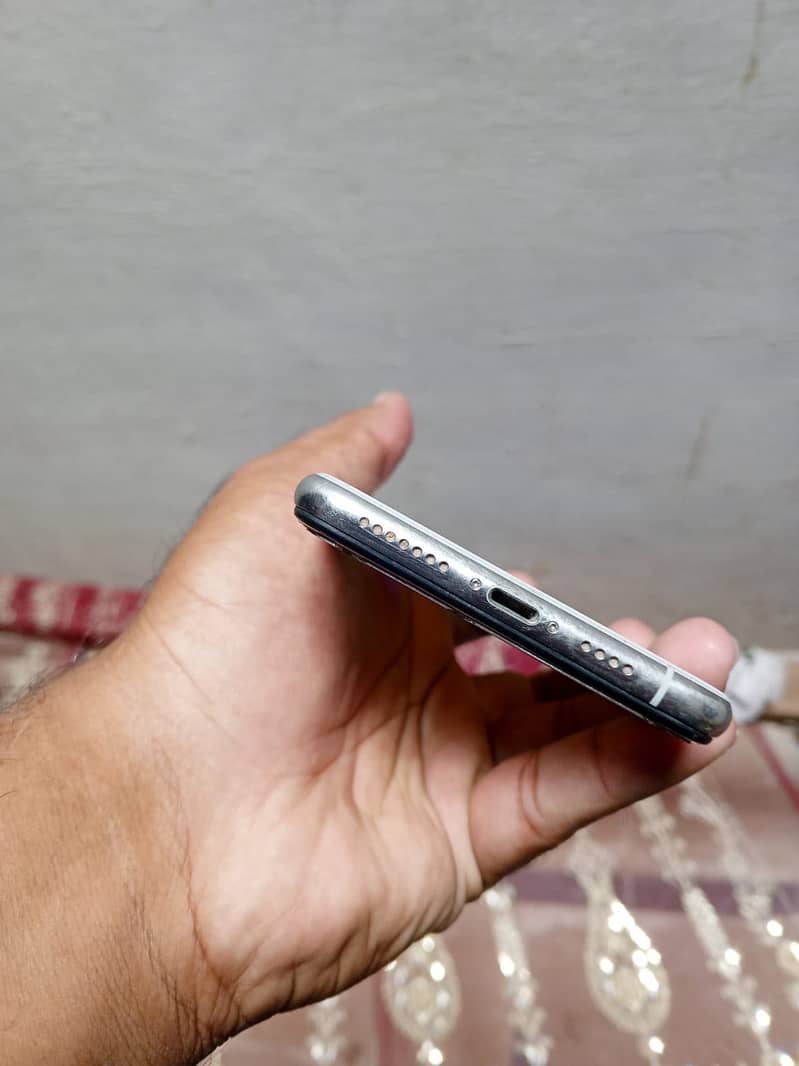 Apple iPhone XS Max 7
