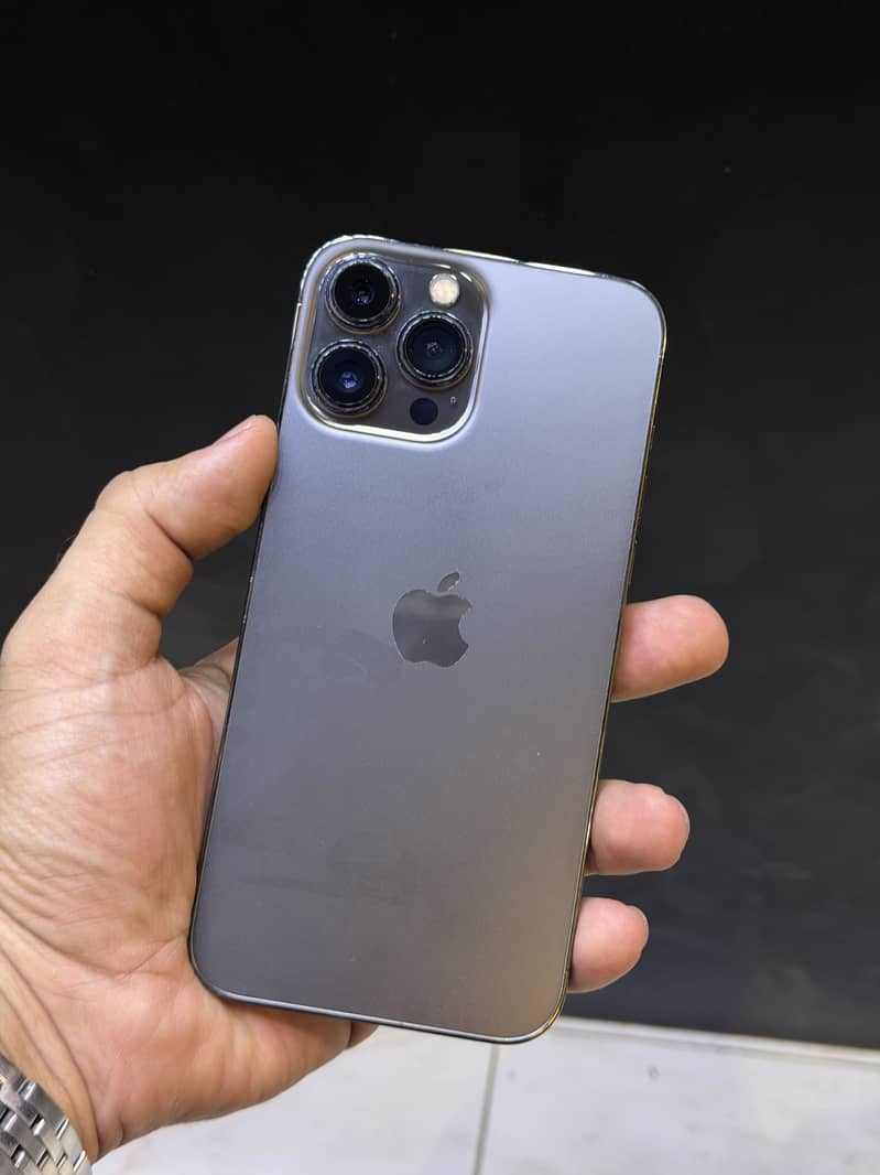 Apple iPhone 13 Pro Max 1
