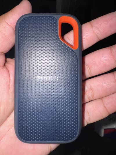 Sandisk 2tb only used twice. Condition almost new