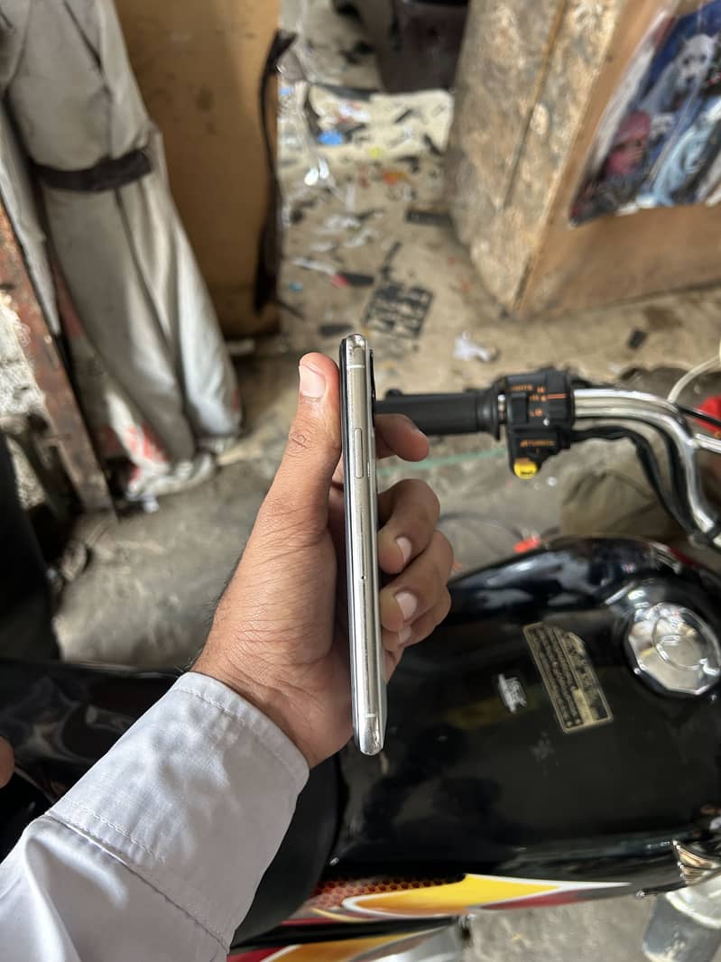 Apple iPhone 11 Pro 2