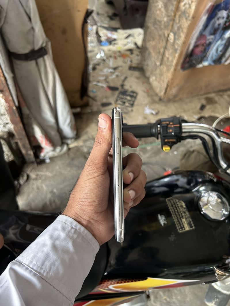 Apple iPhone 11 Pro 5