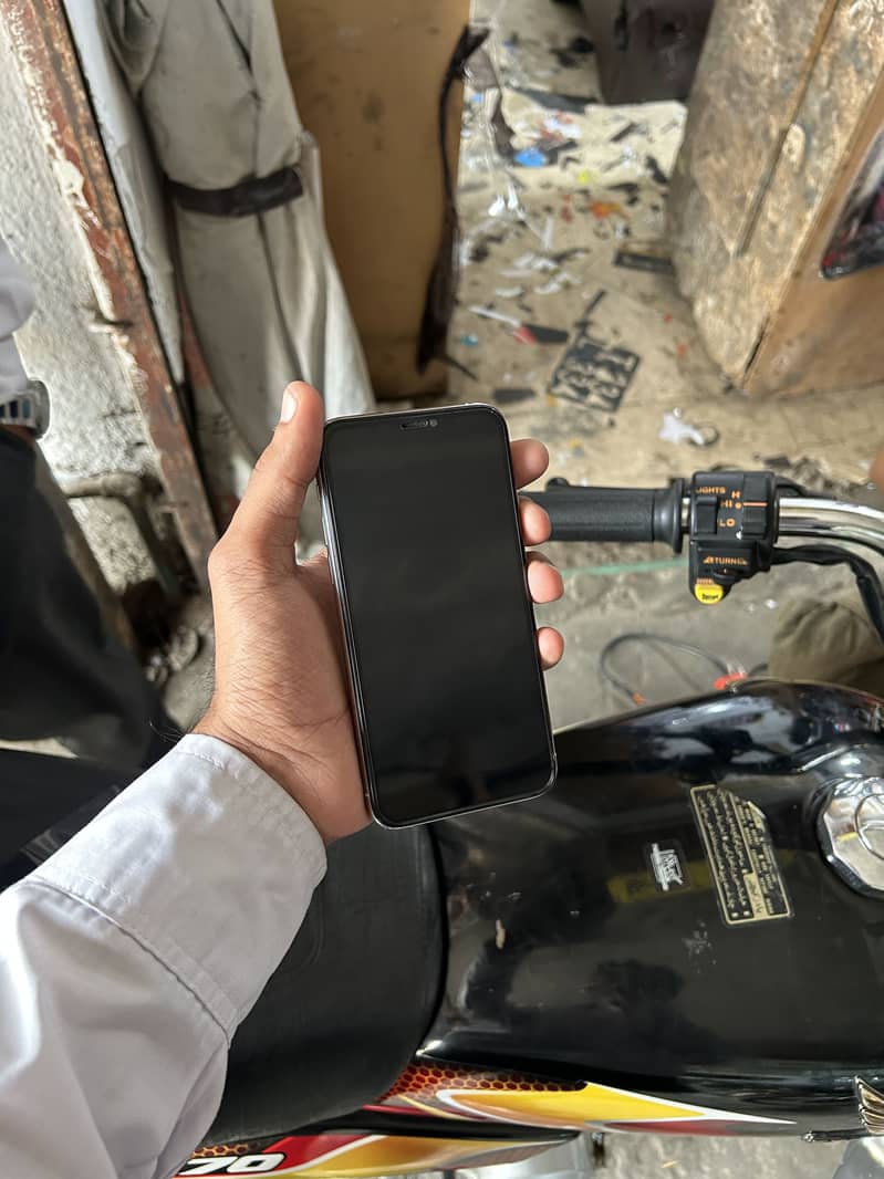 Apple iPhone 11 Pro 8