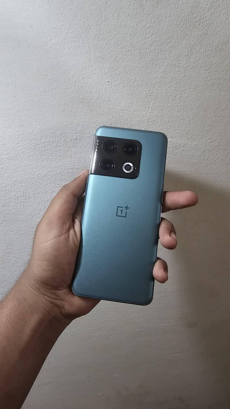 One Plus 10 Pro 1