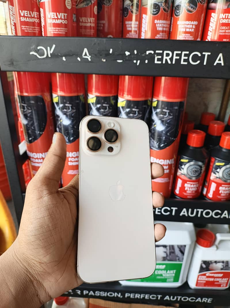 Apple iPhone 16 Pro Max 0