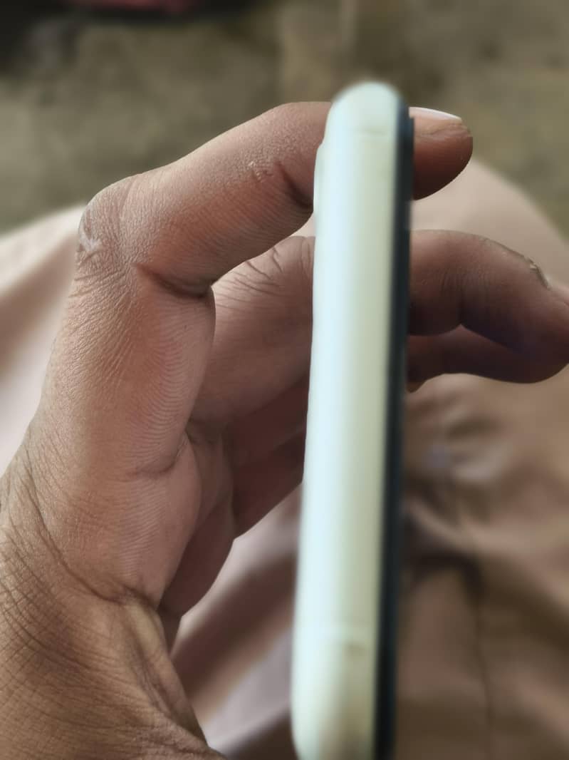 Apple iPhone 11 0