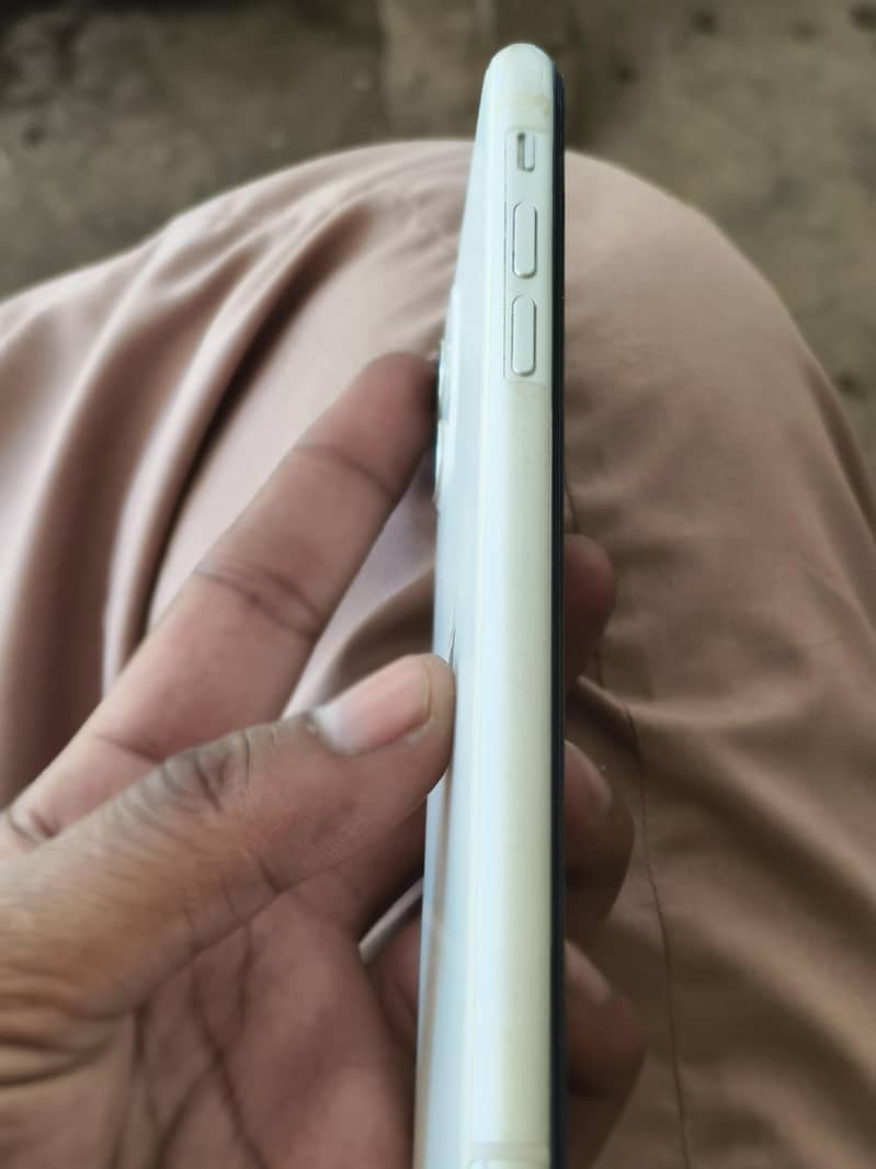 Apple iPhone 11 5