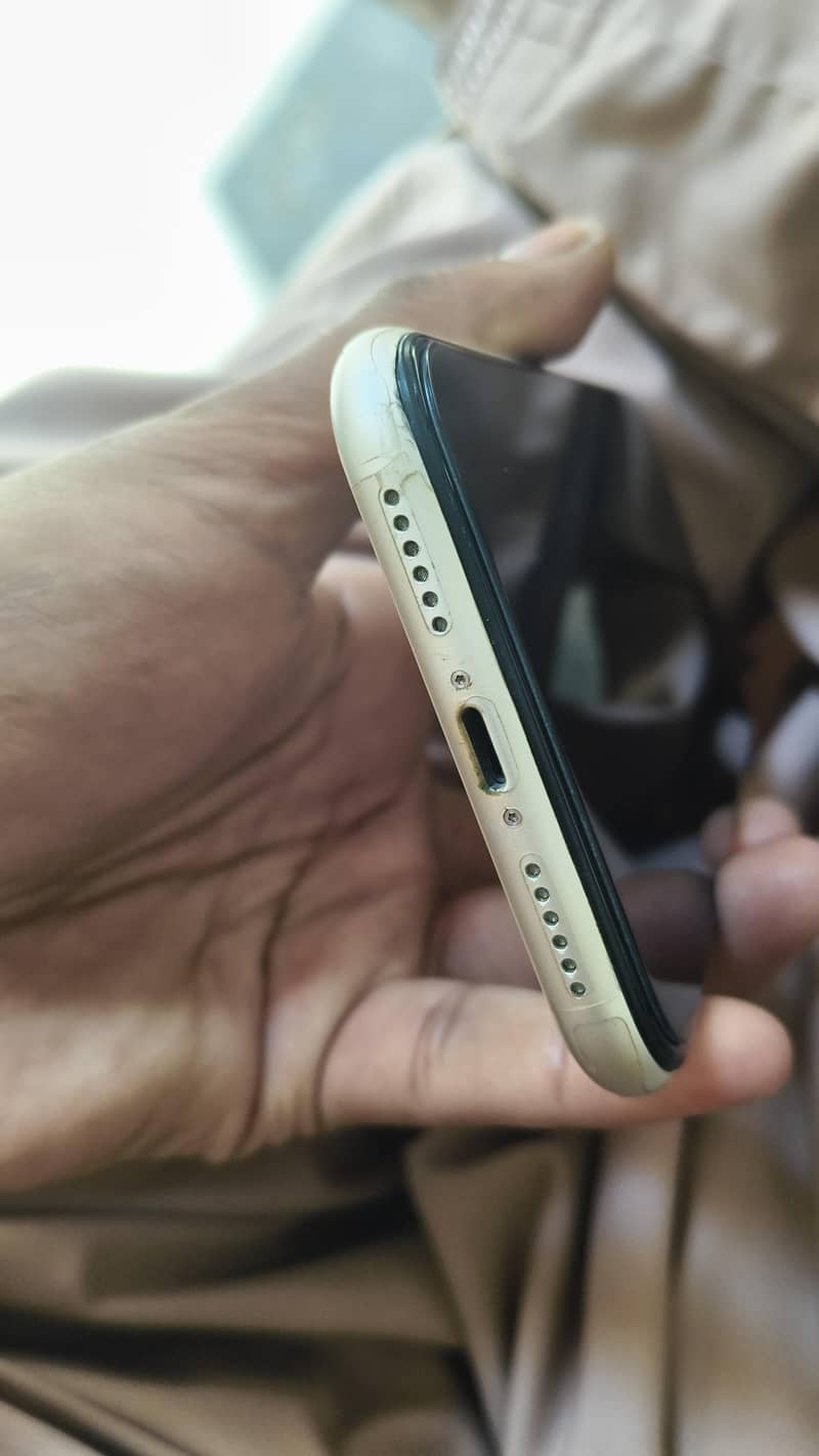 Apple iPhone 11 6