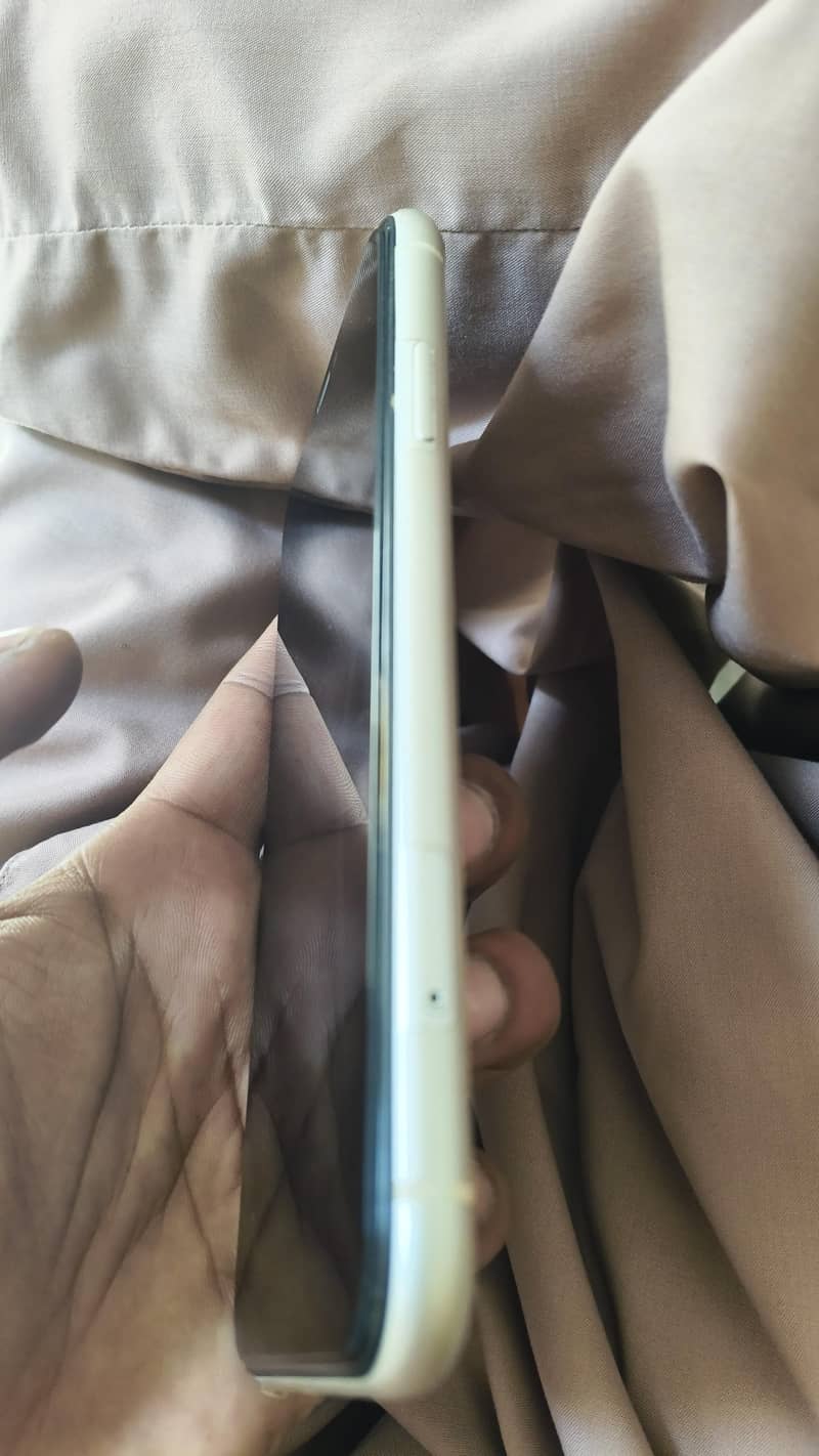 Apple iPhone 11 7
