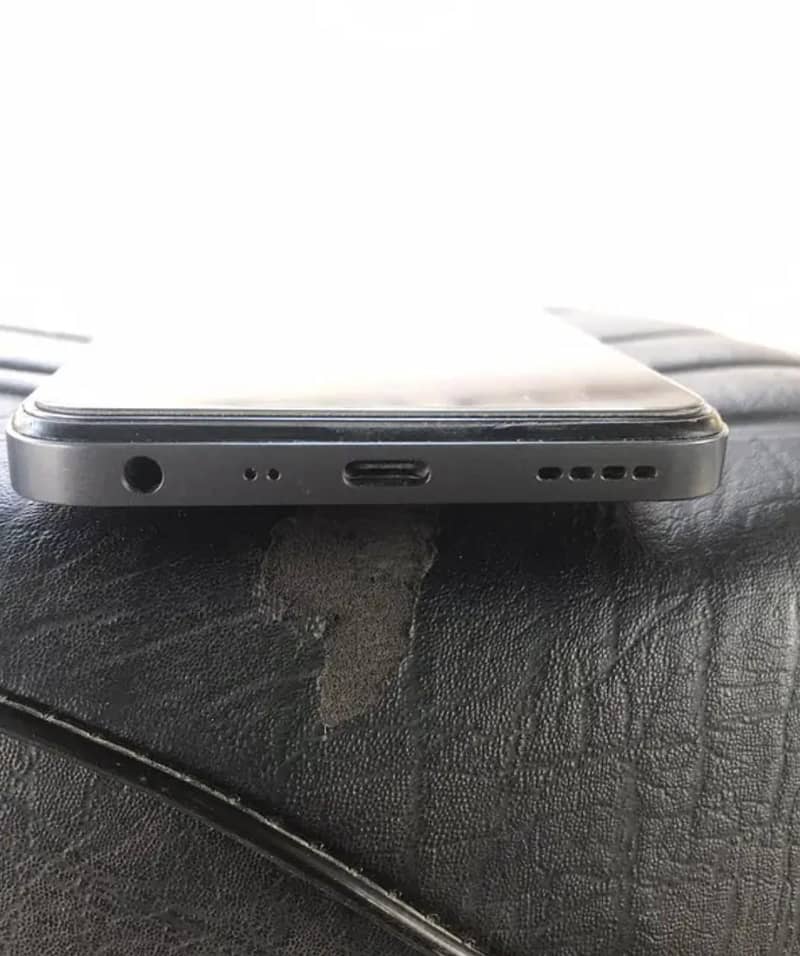 Realme C35 4