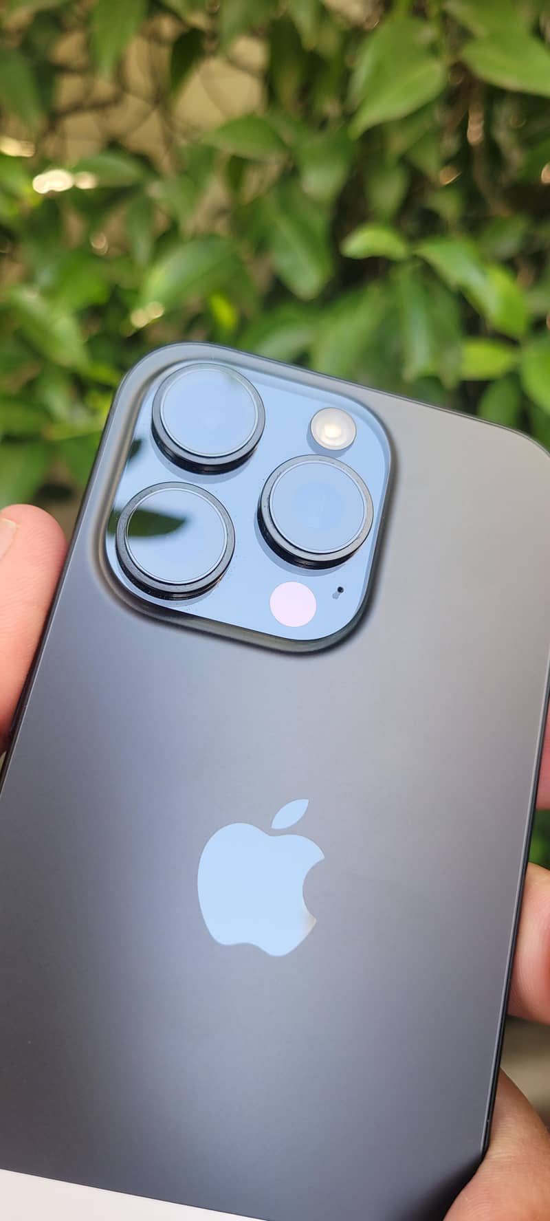 Apple iPhone 16 Pro 1