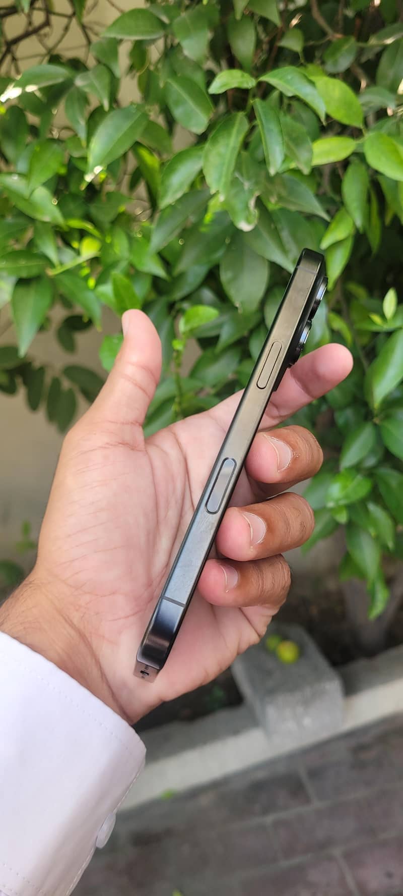 Apple iPhone 16 Pro 2