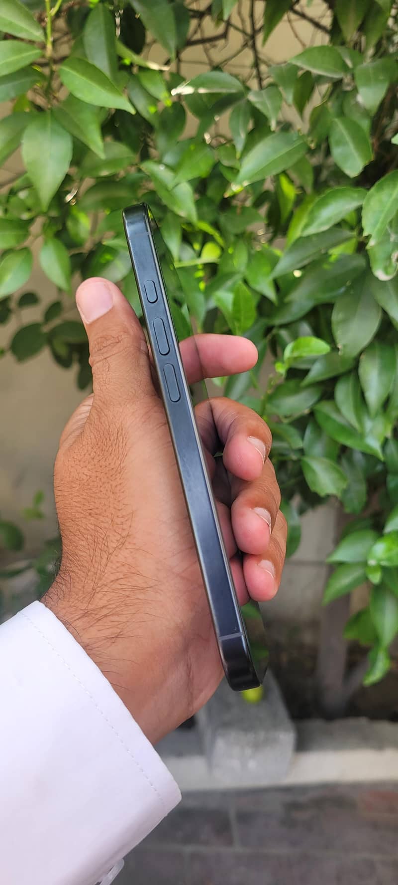 Apple iPhone 16 Pro 3