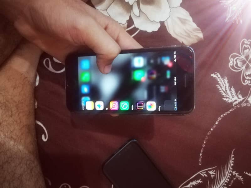 Apple iPhone 8 1