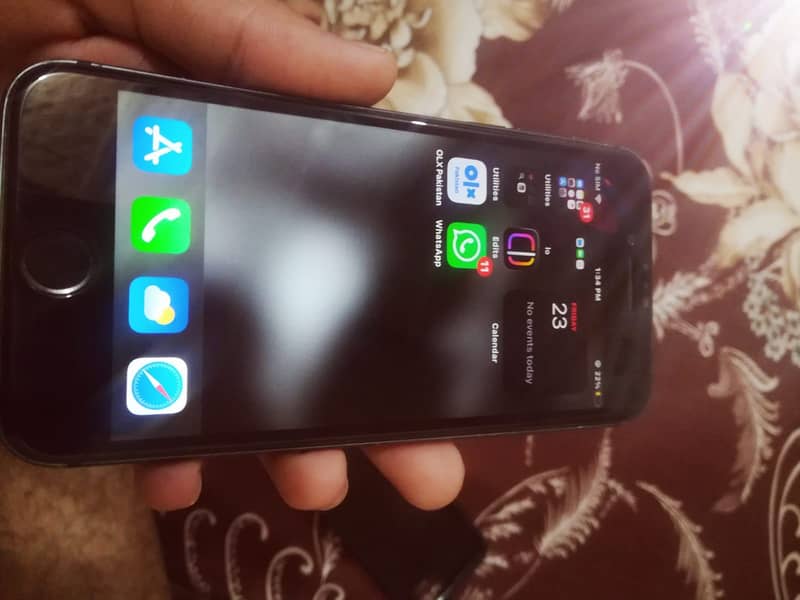 Apple iPhone 8 3