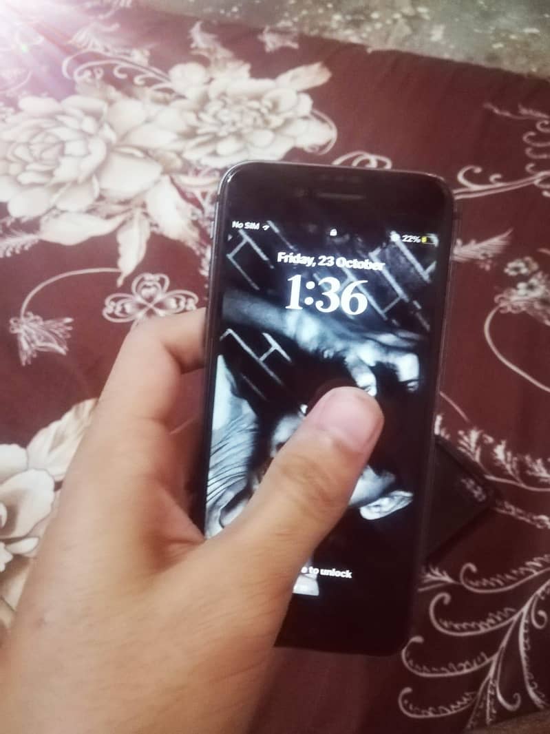 Apple iPhone 8 6