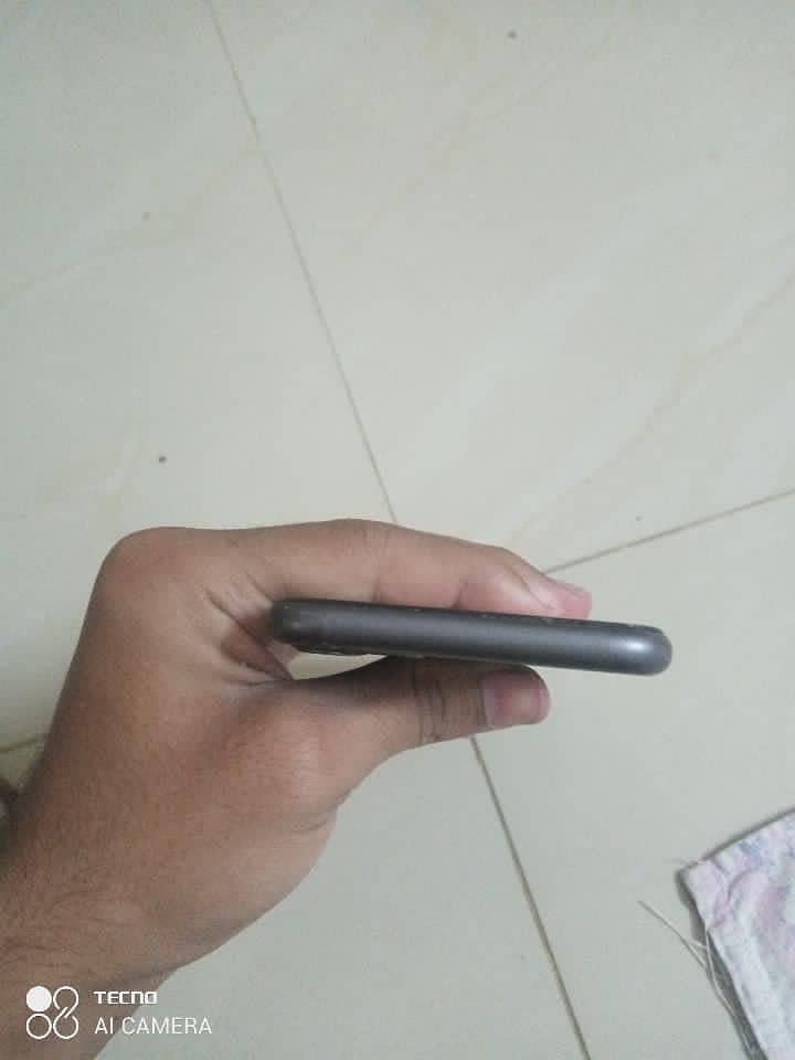Apple iPhone 11 3