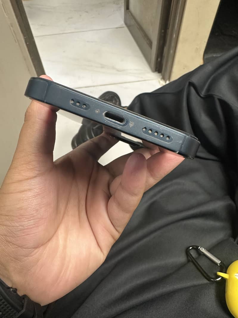 Apple iPhone 13 5