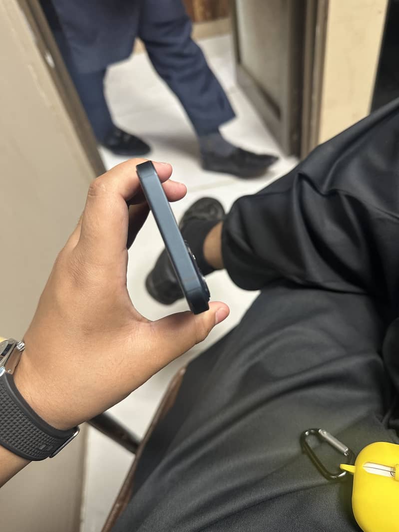 Apple iPhone 13 6