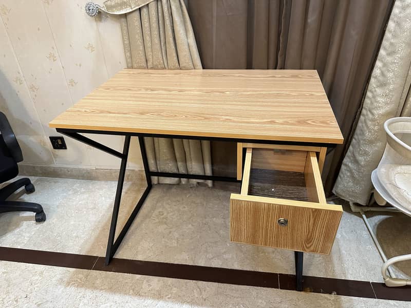 Computer Table 1