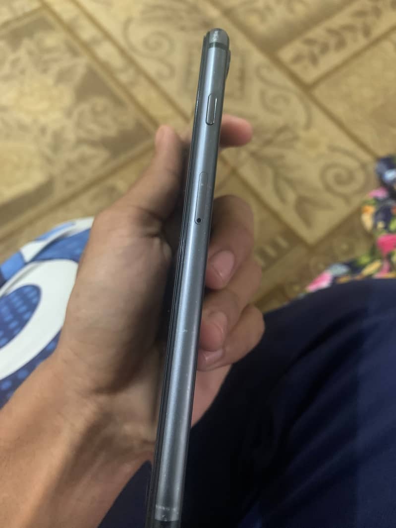Apple iPhone 8 Plus 5