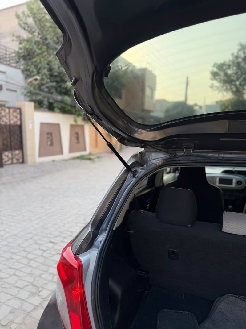 Toyota Vitz 2012 3