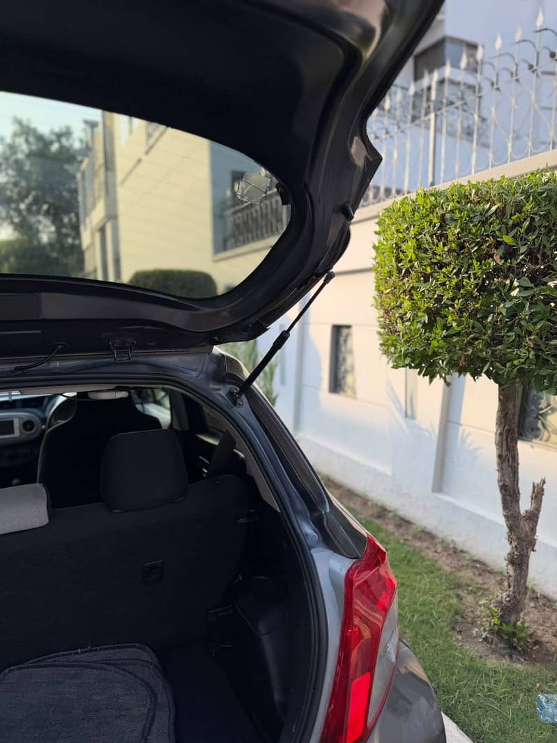 Toyota Vitz 2012 4