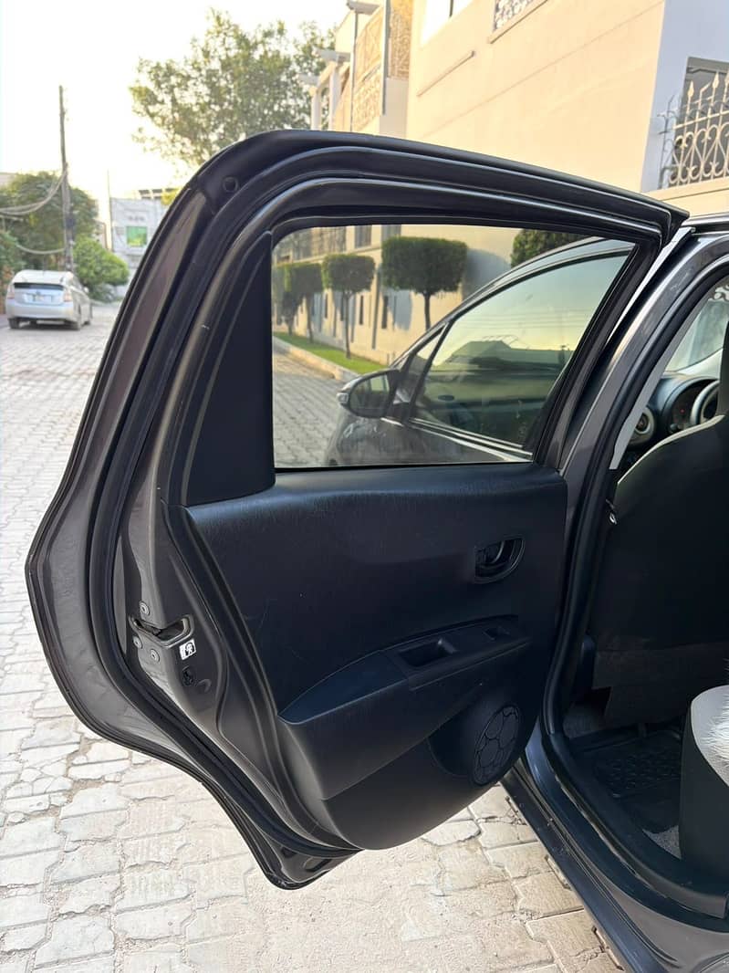 Toyota Vitz 2012 9