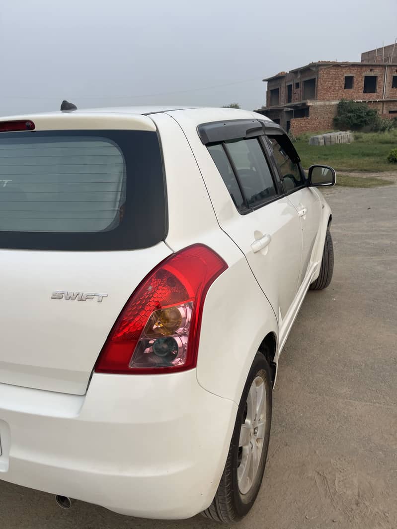 Suzuki Swift 2010 5