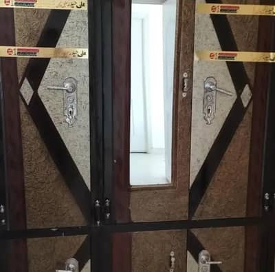 3 door wardrob in good condition