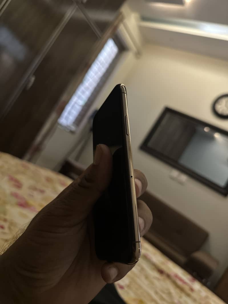 Apple iPhone 11 Pro 6