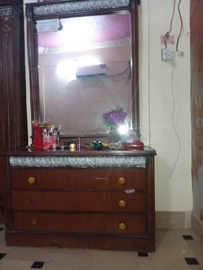 dressing table