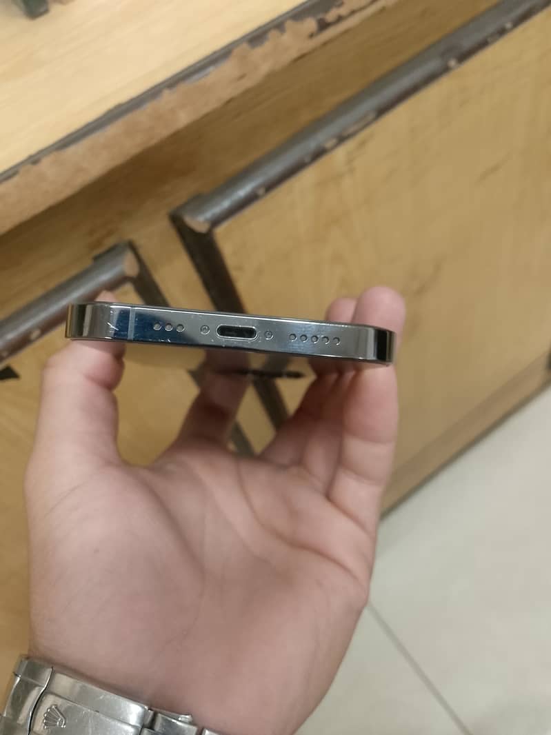 Apple iPhone 12 Pro 4