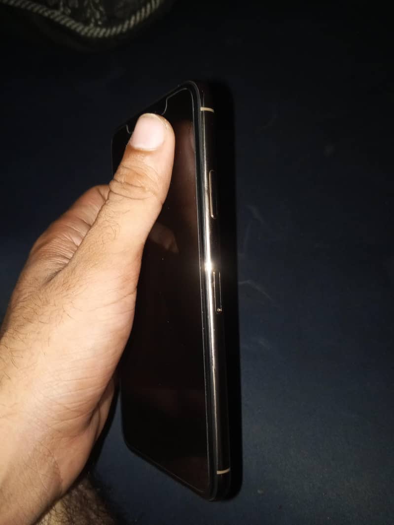 Apple iPhone 11 Pro Max 2