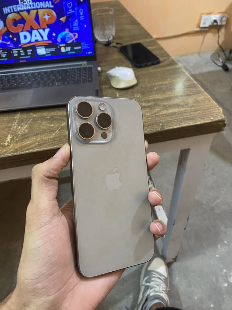Apple iPhone 15 Pro Max 0