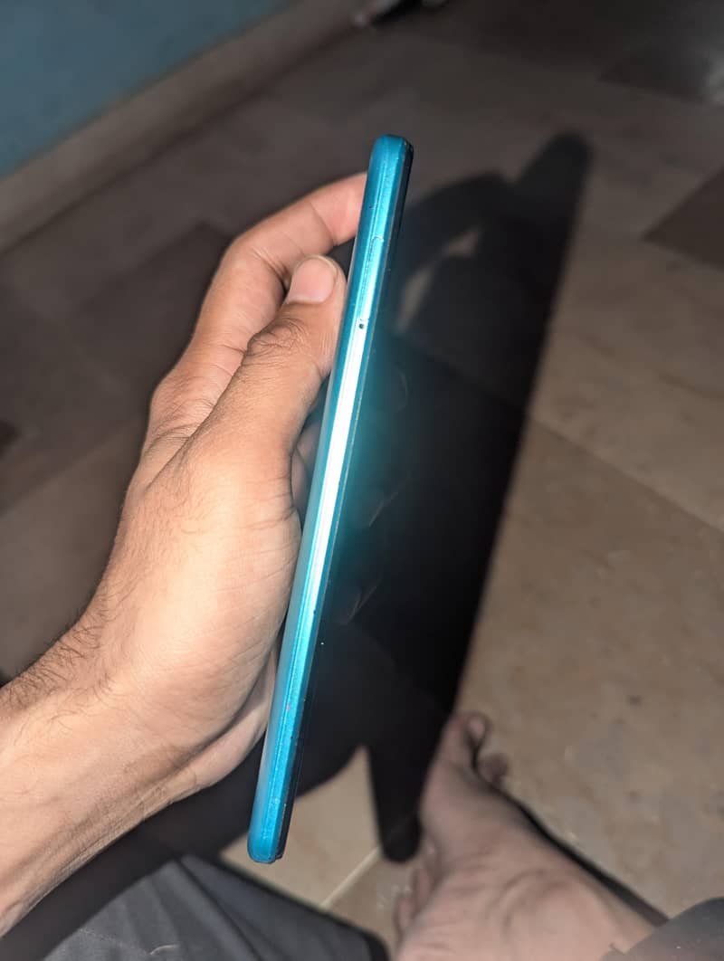 Tecno Spark 8C 4