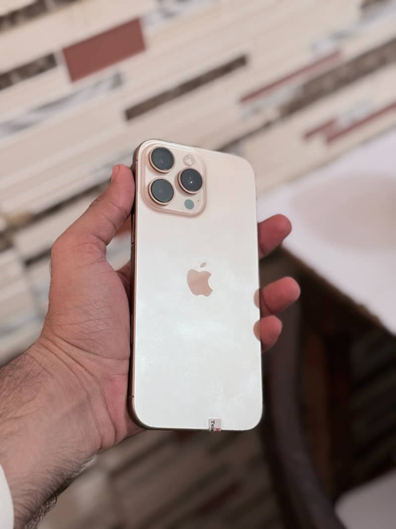 Apple iPhone 16 Pro Max 3