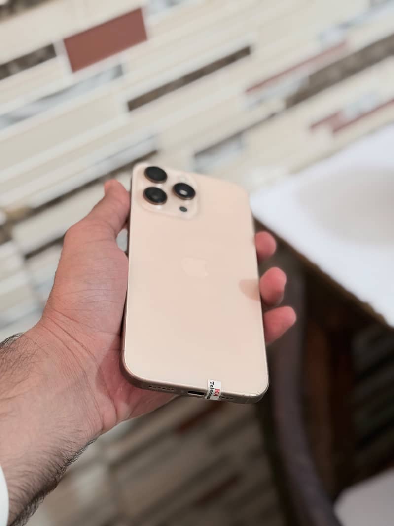Apple iPhone 16 Pro Max 7