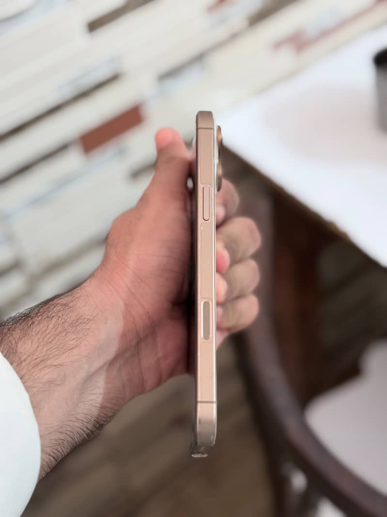 Apple iPhone 16 Pro Max 8