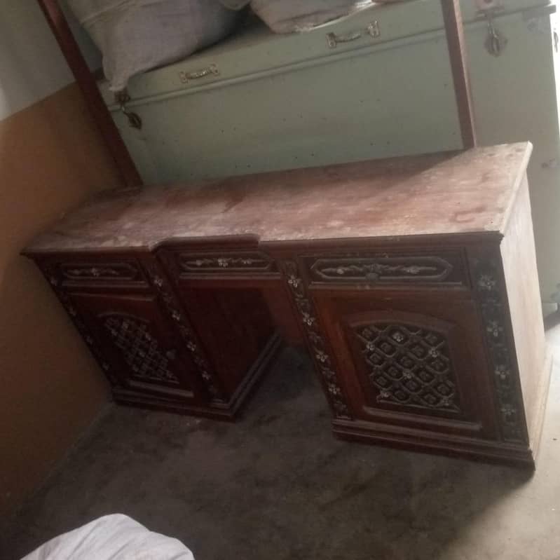 dressing table 0