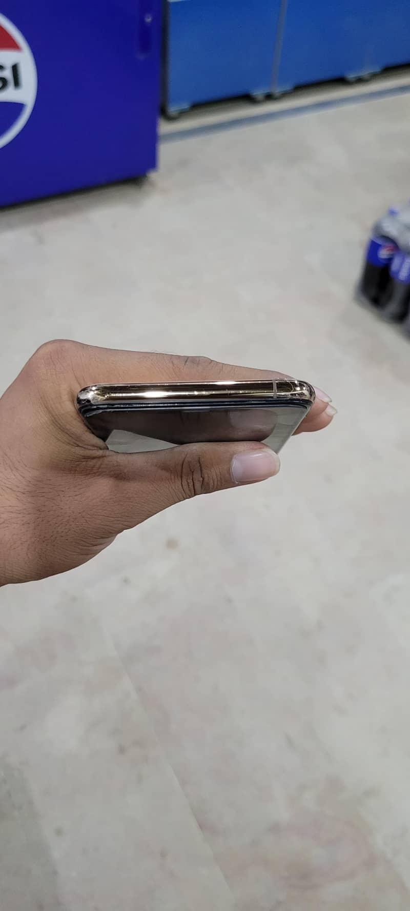 Apple iPhone XS Max 7