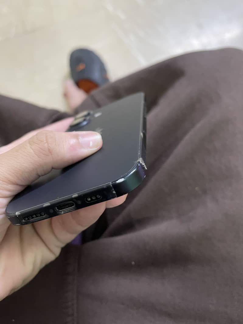 Apple iPhone 16 3