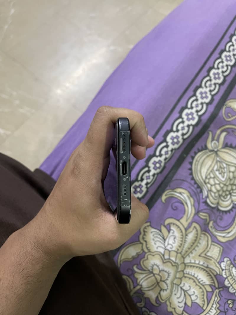 Apple iPhone 16 4