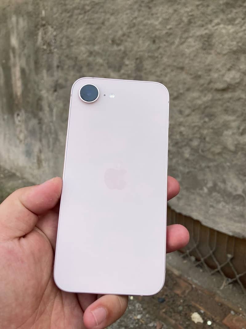 Apple iPhone 17e 0