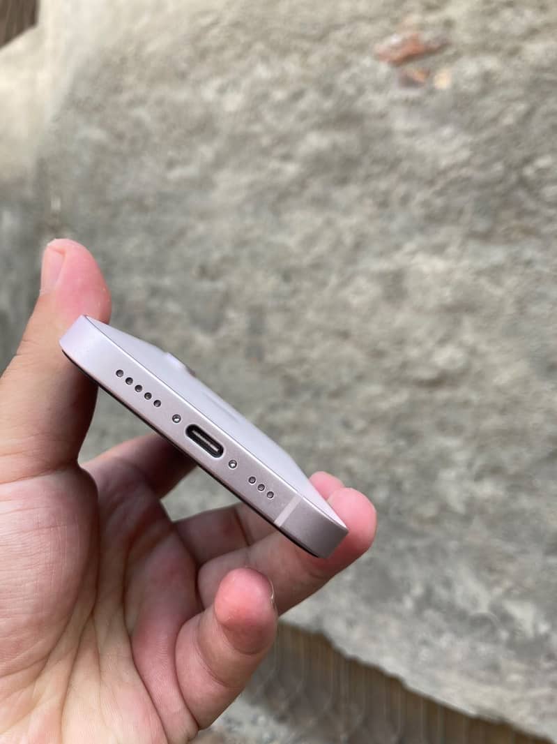 Apple iPhone 17e 3