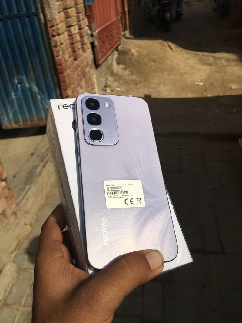 Realme C100 0