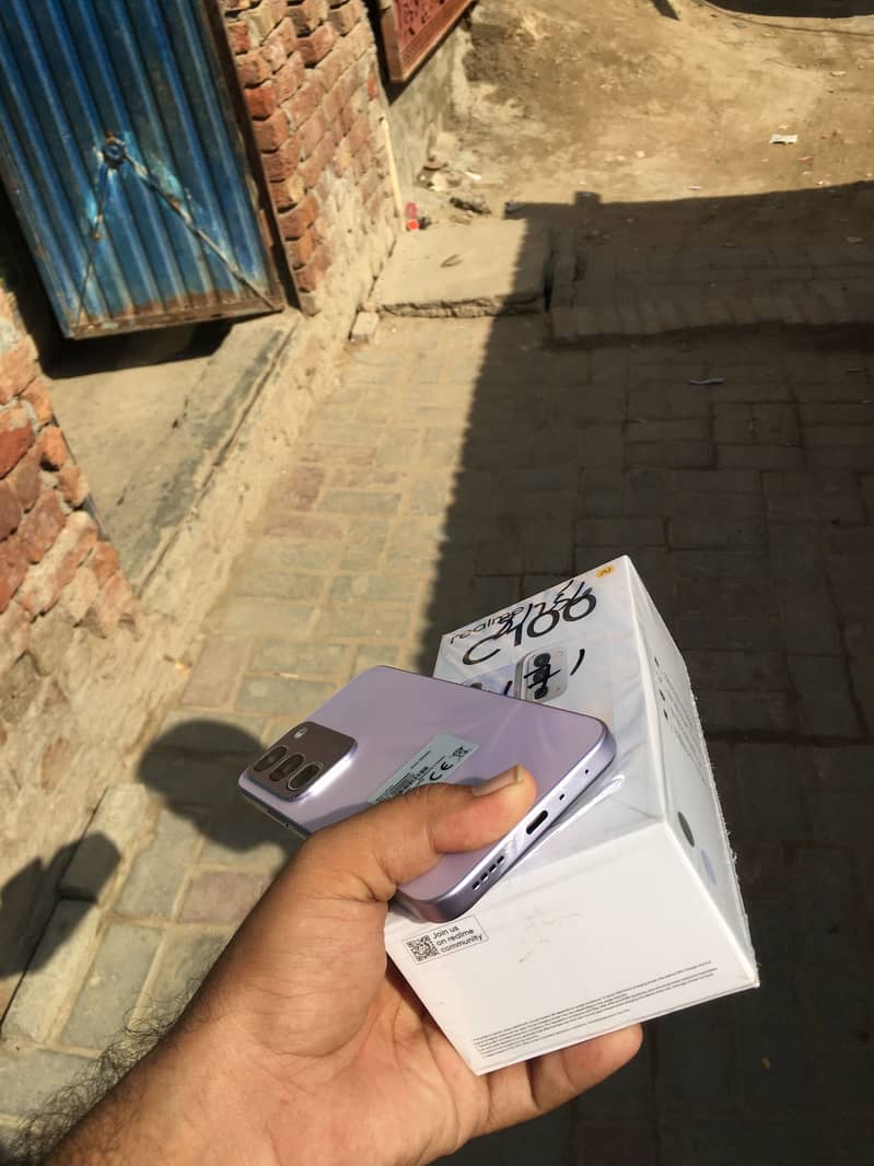 Realme C100 1