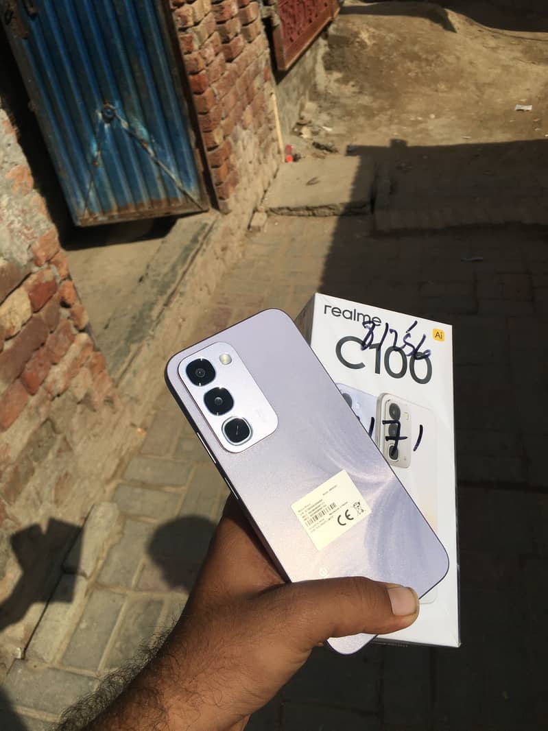 Realme C100 4