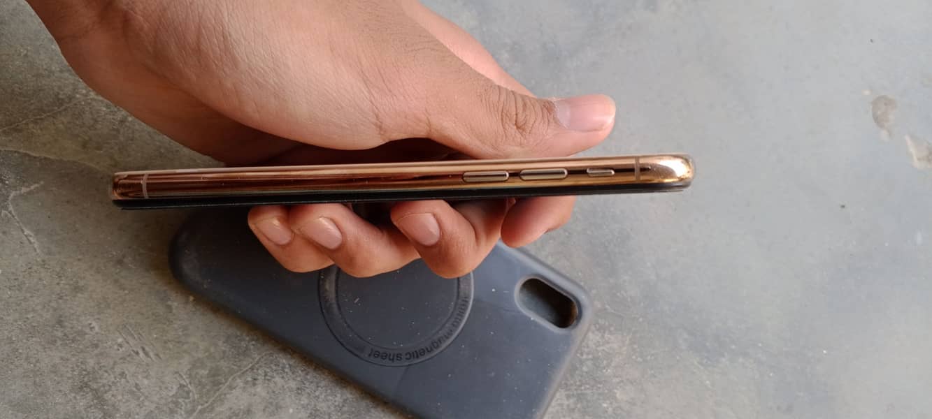 Apple iPhone XS 5