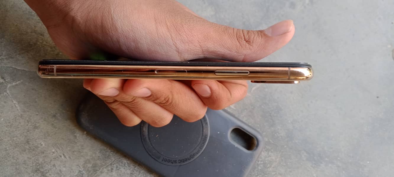 Apple iPhone XS 9