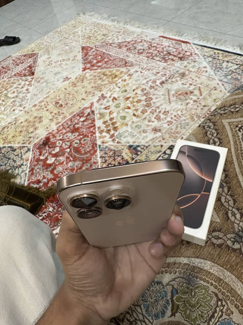 Apple iPhone 16 Pro 2